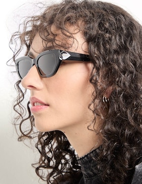 Lentes de sol Burberry Shield Facet para mujer